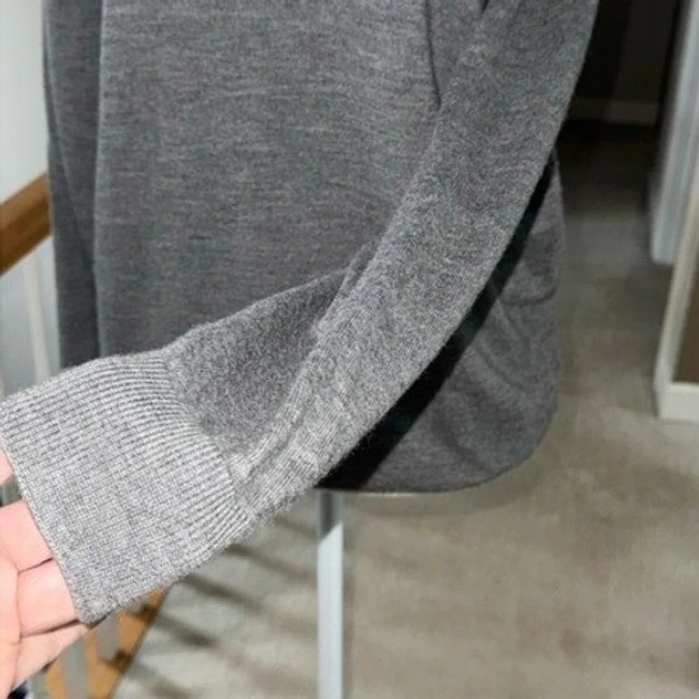 Lacoste Mens Gray Extra Fine Merino Wool V-Neck‎ Sweater Size XXL
